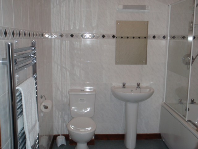 Bathroom in the 4 bed Holiday Cottage at the Acland Hotel Accommodation Apartments Stogursey Bridgwater Somerset near Hinkley Point Power Station